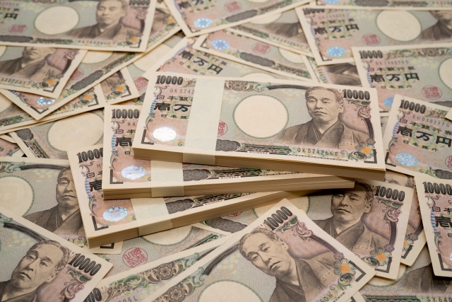１万円札の札束画像。