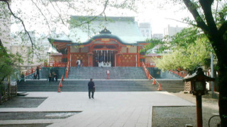 花園神社の拝殿。
